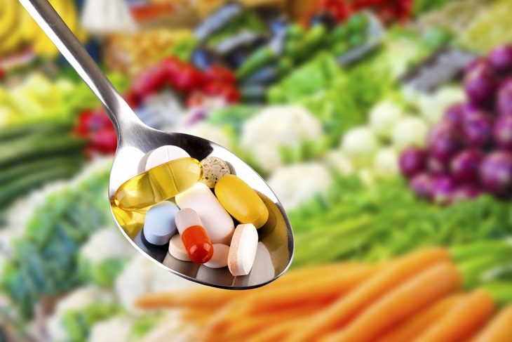 Mỗi người cần thận trọng về liều lượng sử dụng vitamin bổ sung và nhận thức được những tương tác tiềm ẩn với thuốc - Ảnh: Harvard Health